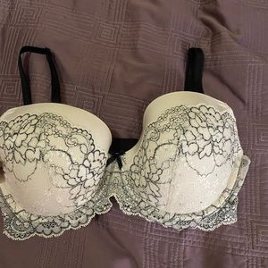 Black and White Lace Victoria’s Secret Bra! 34DD